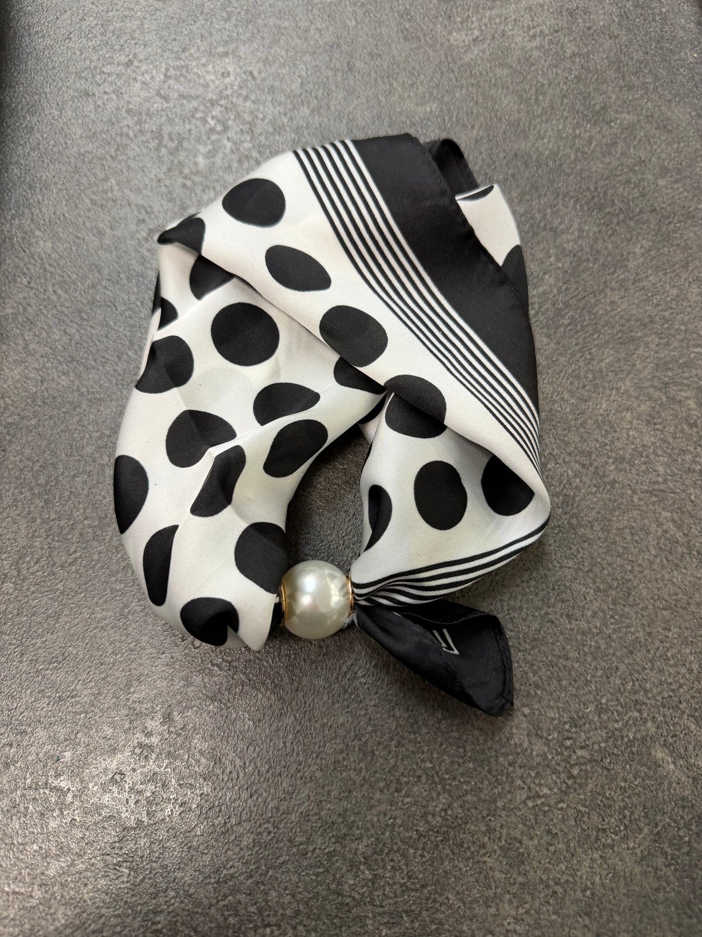 Magneet sjaaltjes I zwart wit dots