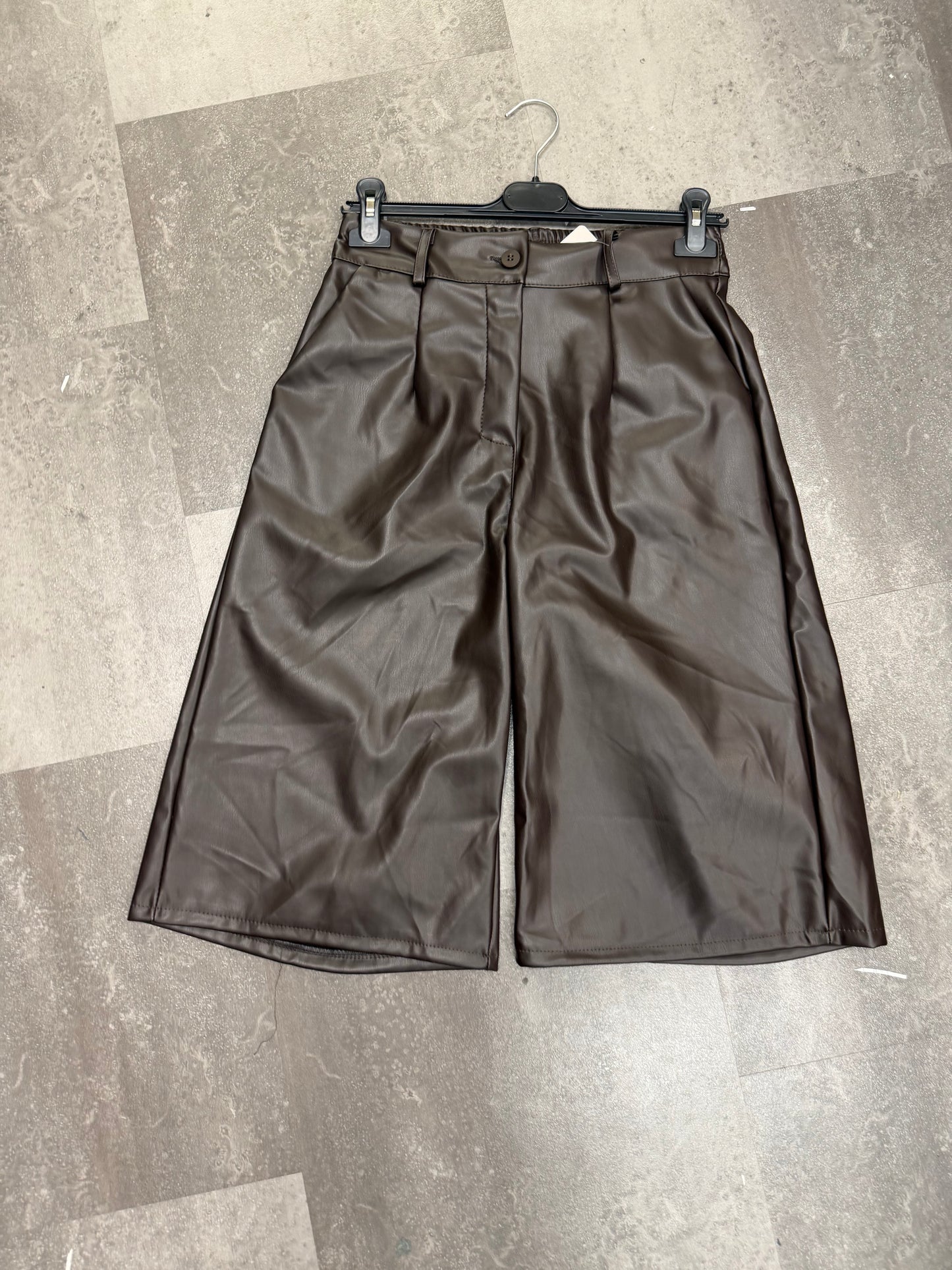 Jort Leatherlook Bermuda | Bruin