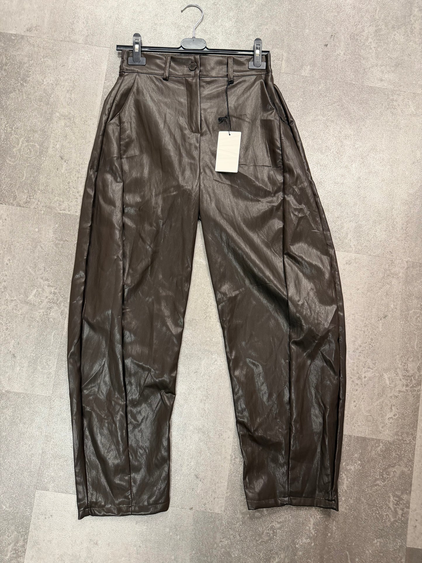 Barrel / Balloon Leather look  I Bruin